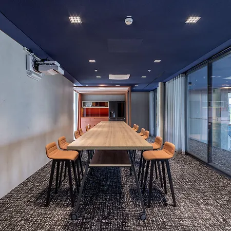 B'mine Frankfurt Airport Отель