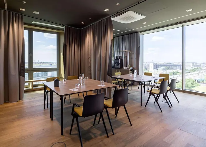 B'mine Frankfurt Airport 美因河畔法兰克福