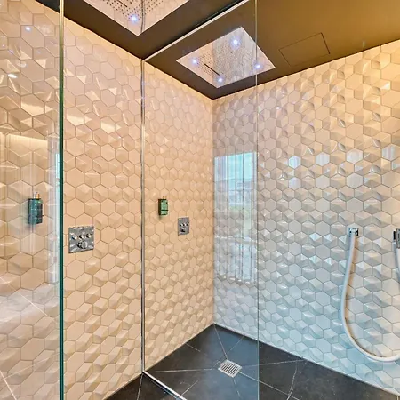 B'mine Frankfurt Airport, Worldhotels Crafted Hotel 4*