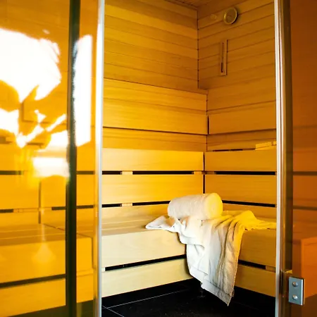 B'mine Frankfurt Airport, Worldhotels Crafted Hotel 4*