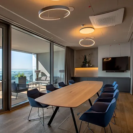 B'mine Frankfurt Airport, Worldhotels Crafted Hotel 4*