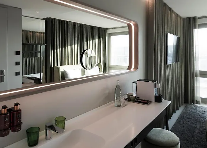 ホテル B'mine Frankfurt Airport 4*