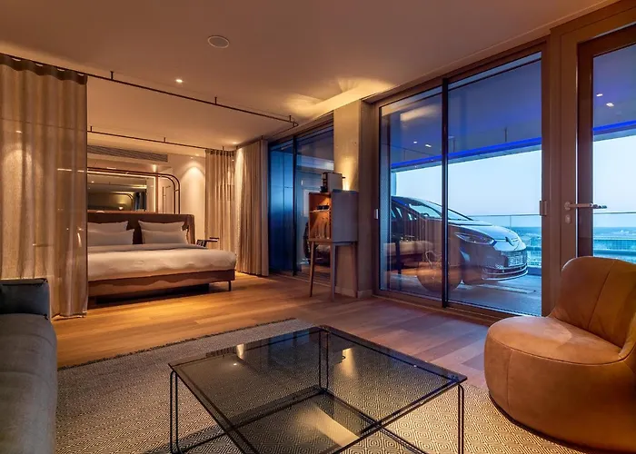 B'mine Frankfurt Airport 4*