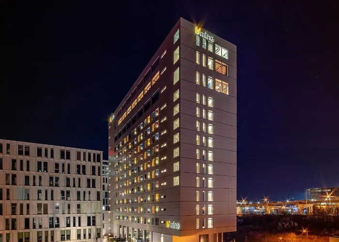 B'mine Frankfurt Airport ホテル 4*