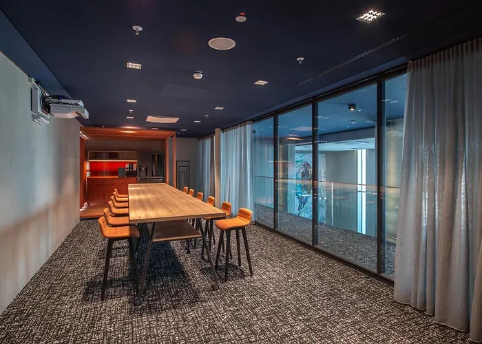 B'mine Frankfurt Airport 4*