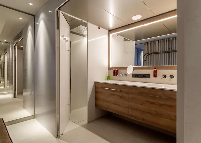 B'mine Frankfurt Airport フランクフルト