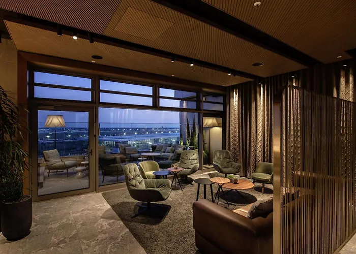 B'mine Frankfurt Airport 4*