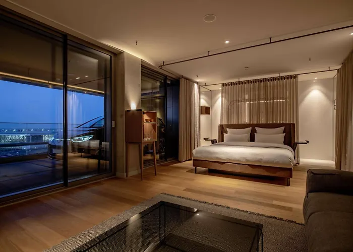 B'mine Frankfurt Airport ホテル 4*