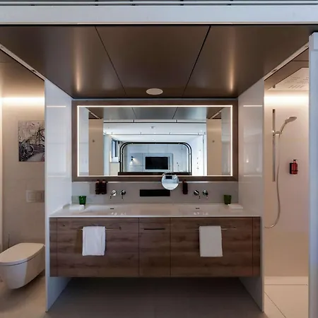 B'mine Frankfurt Airport 4*